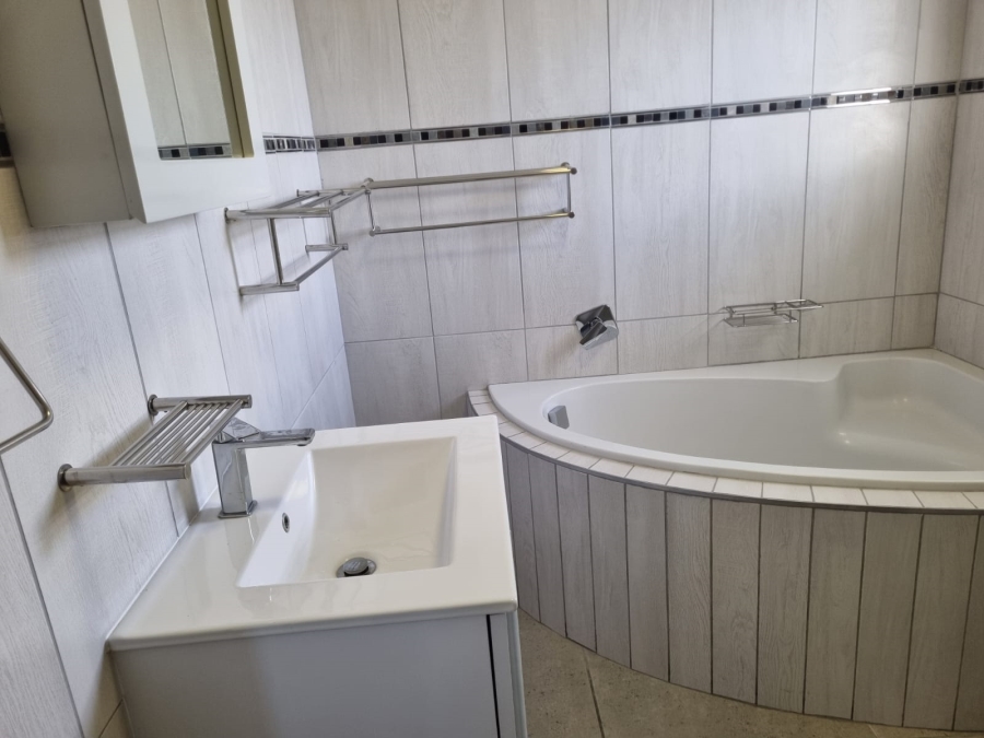 To Let 3 Bedroom Property for Rent in Voorbaai Western Cape